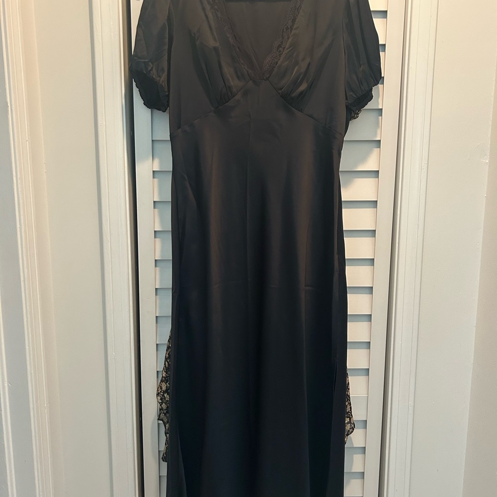 Abercrombie & Fitch Black satin Ruched Midi Gown with Puff Sleeves - Picture 2 of 6